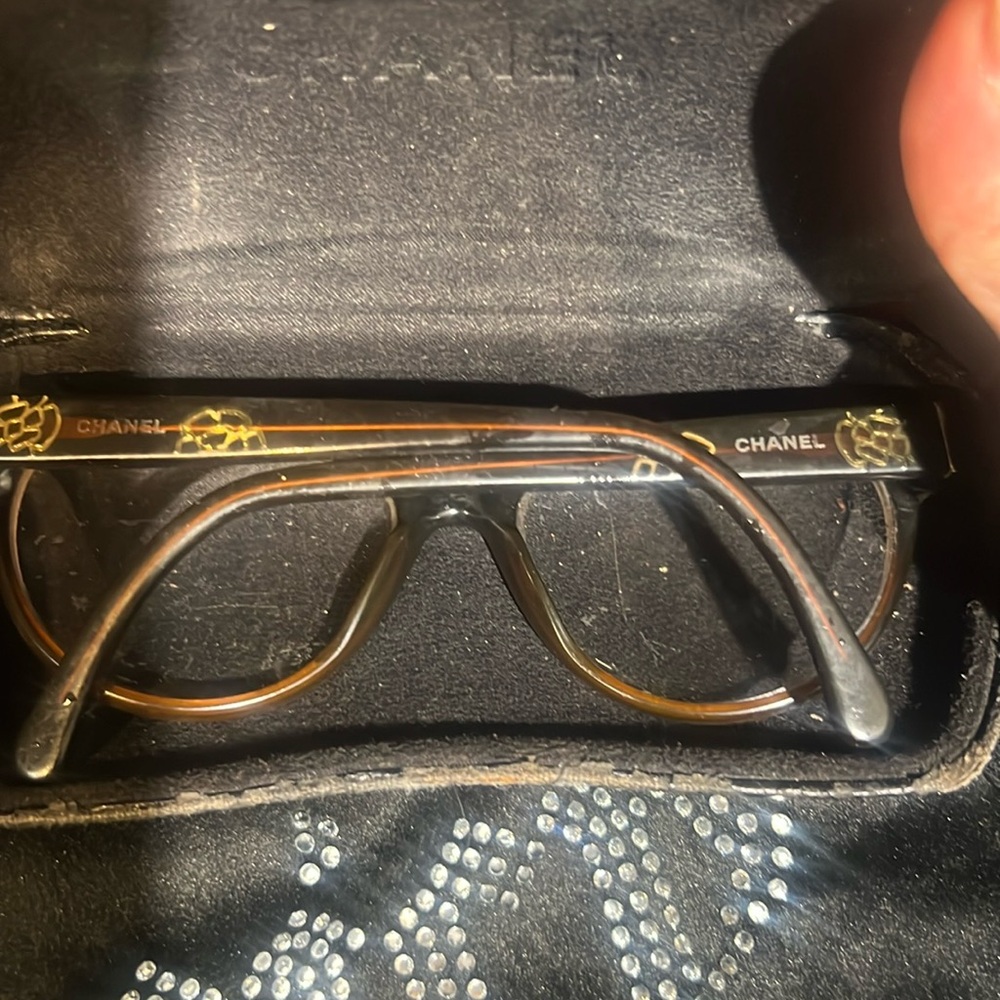 Chanel Black Quilted Sunglasses Case with Chanel Frames inside - Picture 5 of 6